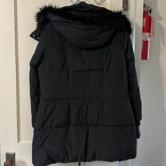 XOXO Women's Black Puffer Coat with Faux Fur Hood - Picture 3 of 8